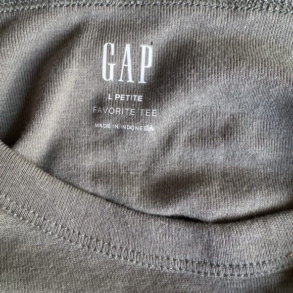 GAP Favorite Tee Pullover Army Green Large Petite - Picture 3 of 4